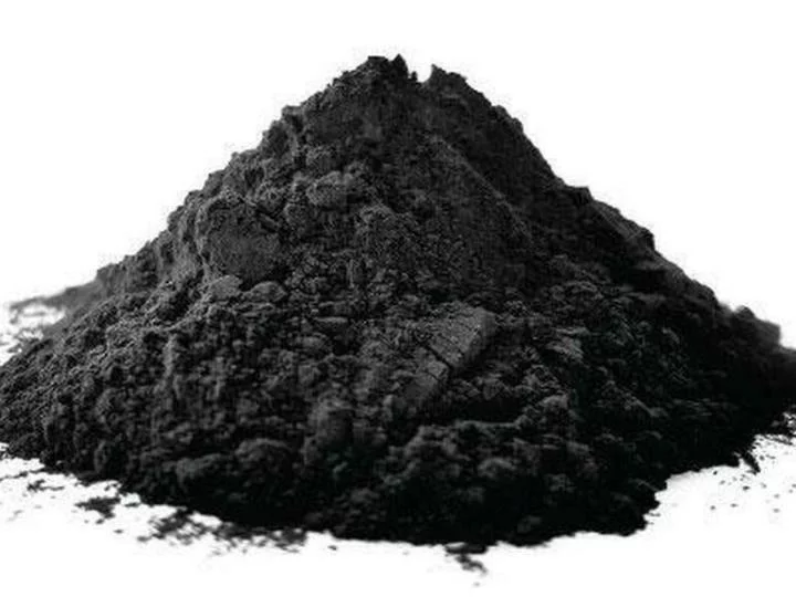 poudre de charbon de bois mélangée