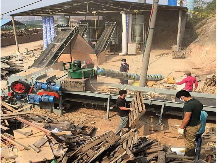 Комплексная дробилка древесины на деревообрабатывающем заводе